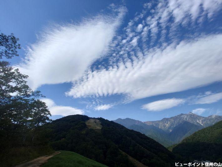 爺鹿島と秋の空