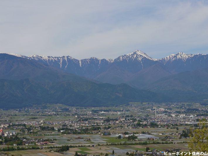 安曇野の田園と常念岳